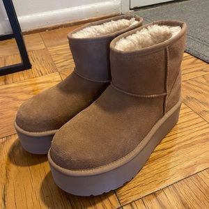 UGG Classic mini suede platform boot